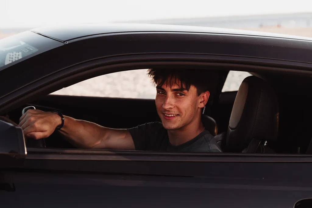 Automobile · Automobile, photo 6